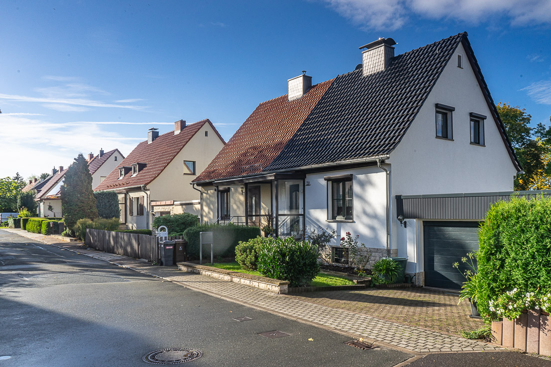 8 Huizen met zadeldak in nieuwbouwwijk 'Neues Bauen am Horn' 