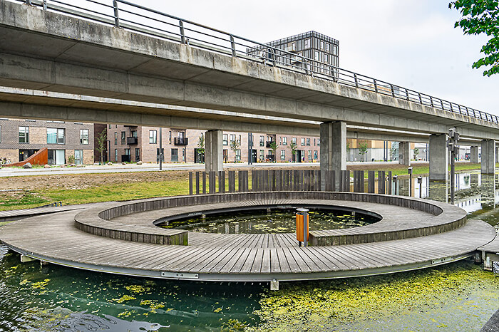'In Ørestad zijn op veel plaatsen in de openbare ruimte kunsttoepassingen gerealiseerd'.