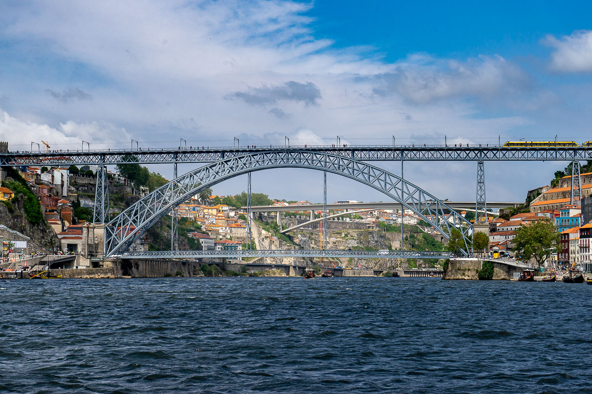 '15. Porto bruggen over de Douro. Fotografie Anton Staartjes