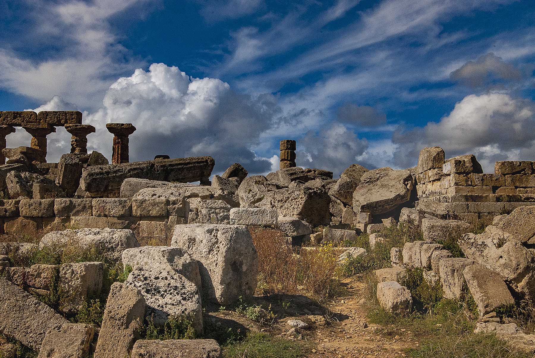 'Tempels bij Selinunte  op Sicilië'. Fotografie Anton Staartjes