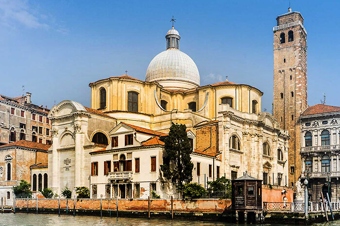 '1. Venetië  Kerk aan het Canale Grande' . Fotografie Anton Staartjes