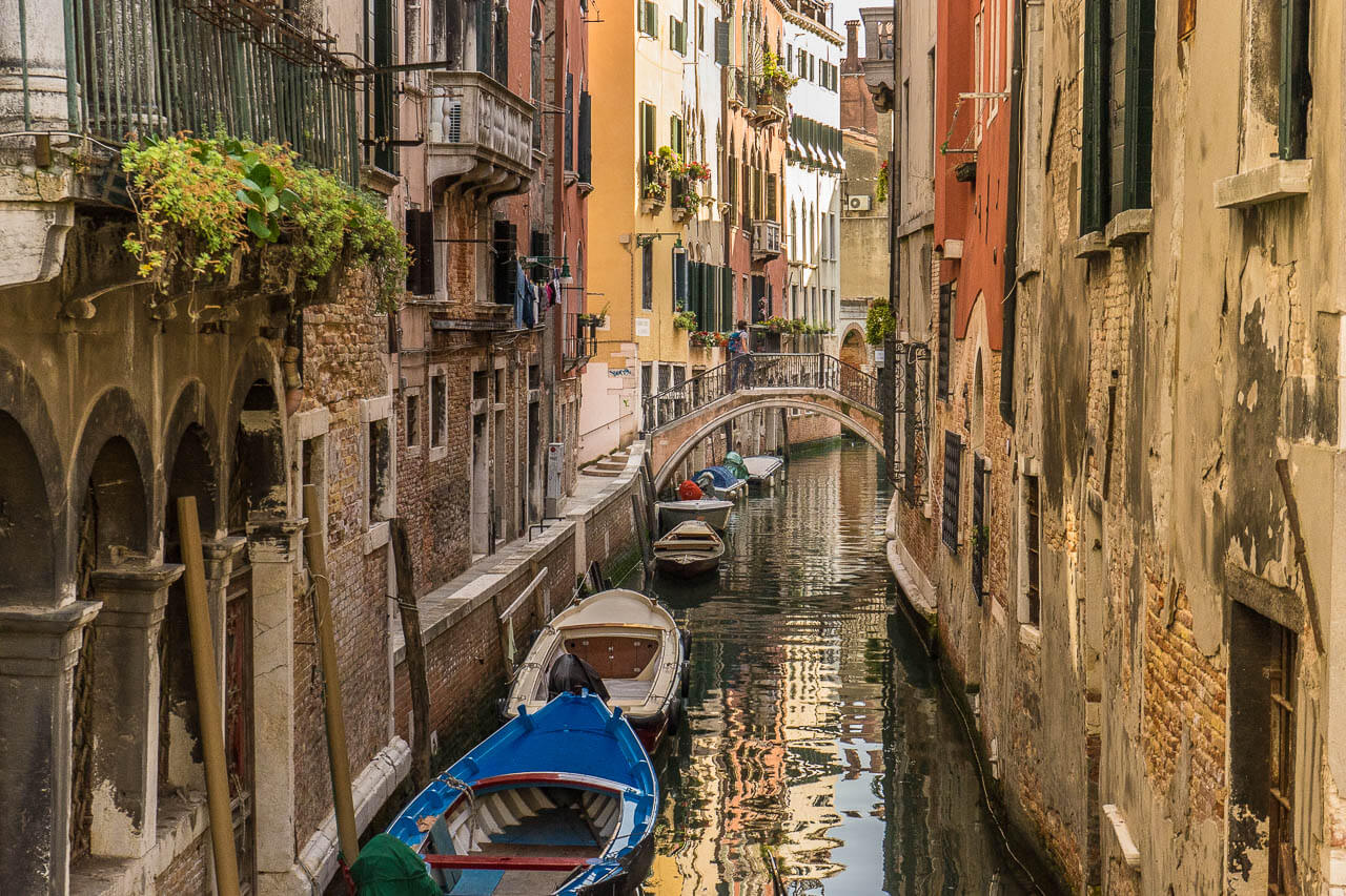 '10. Doorgang in  Venetië'. Fotografie Anton Staartjes