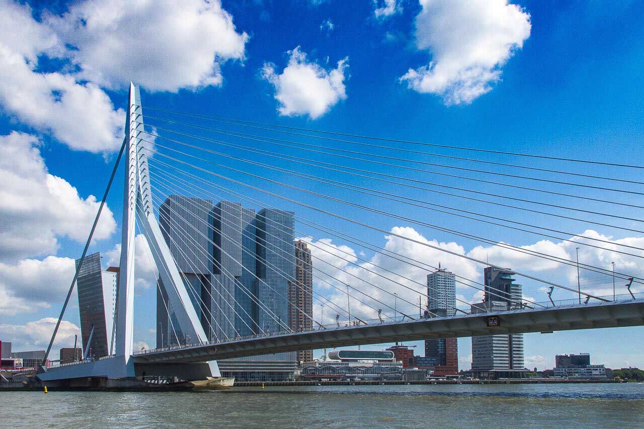 11. Rotterdam met Erasmusbrug. Fotografie Anton Staartjes
